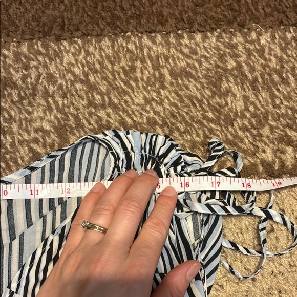 Banana Republic Black and White Patterned Pretend Wrap Blouse - Picture 10 of 13